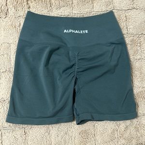 Alphalete Amplify 4 inch shorts